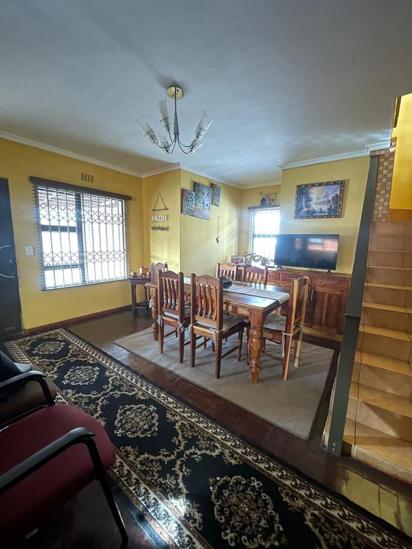 5 Bedroom Property for Sale in Ilitha Park Western Cape
